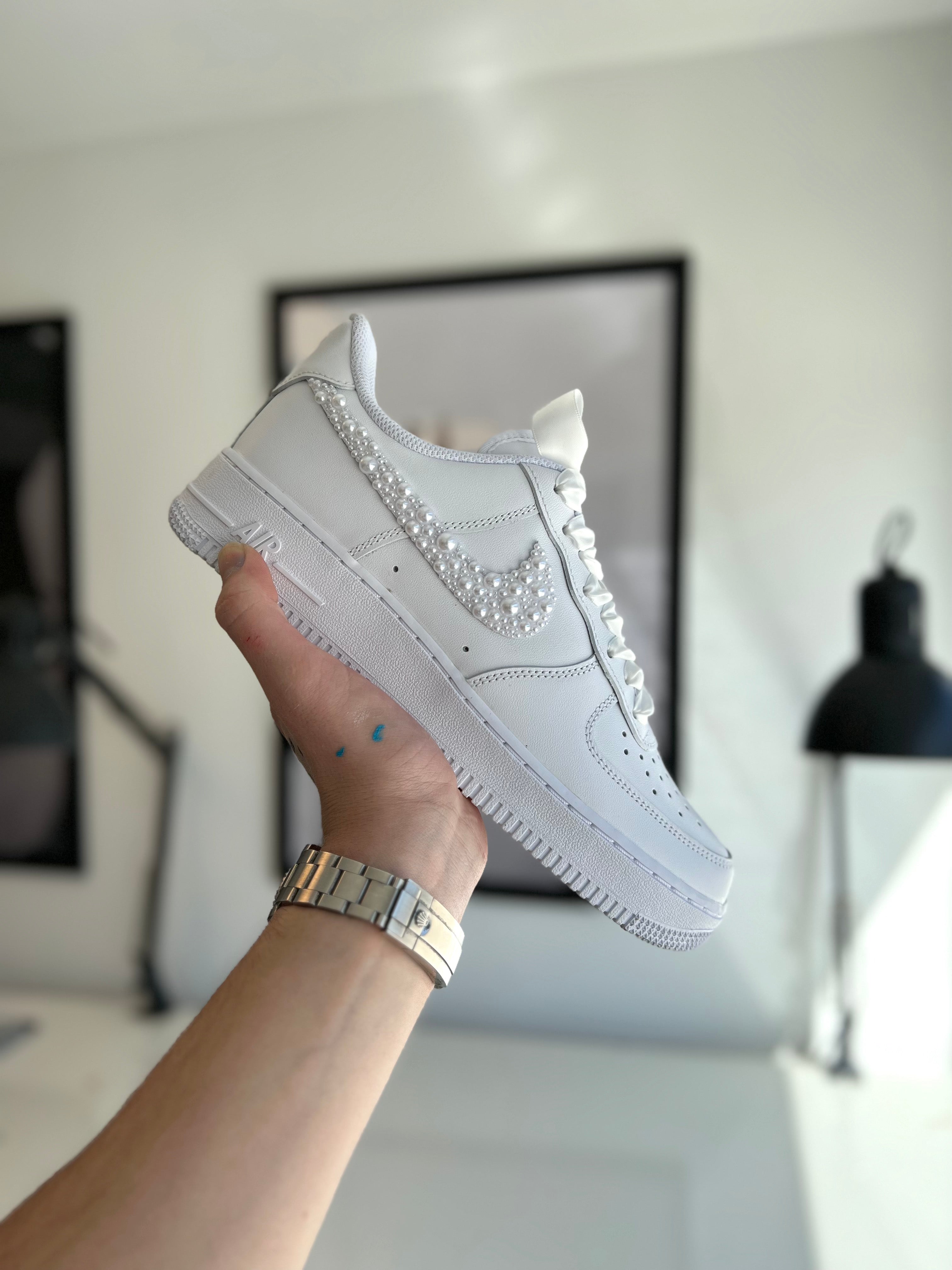 CUSTOM AF1 PEARL SWOOSH. – sebastiaancustoms