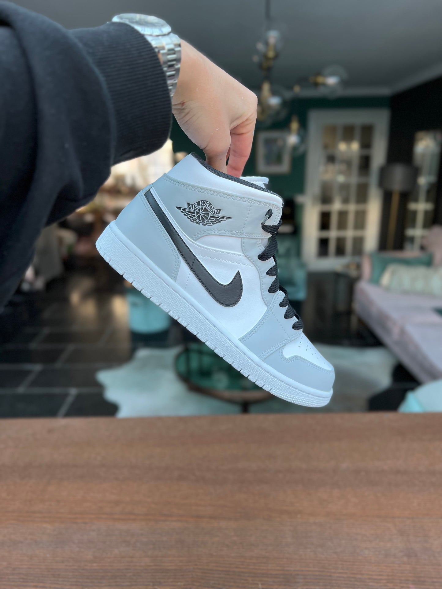 CUSTOM AJ1 SMOKE GREY COLORWAY.