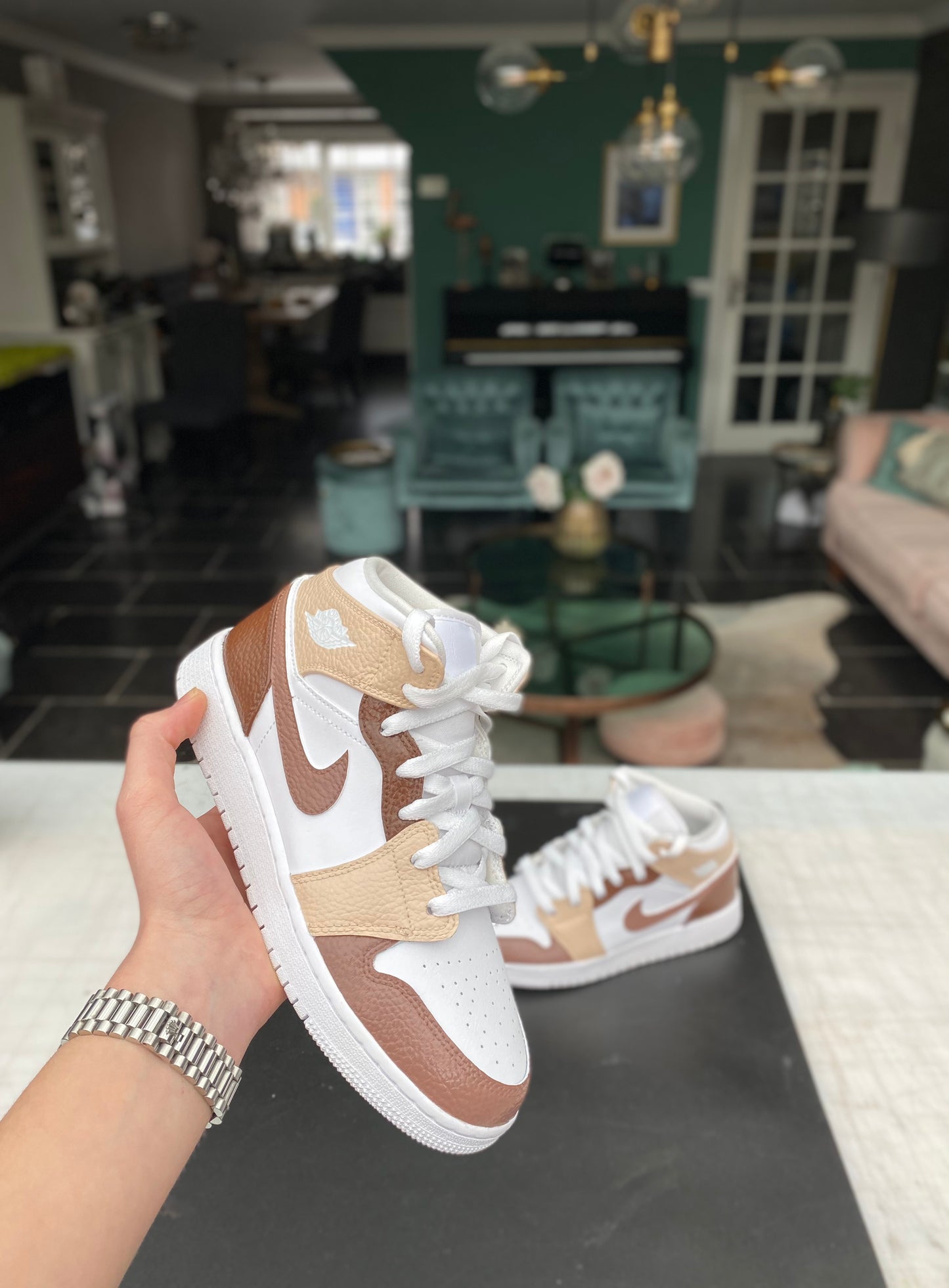 CUSTOM AJ1 BROWN BEIGE COLORWAY.