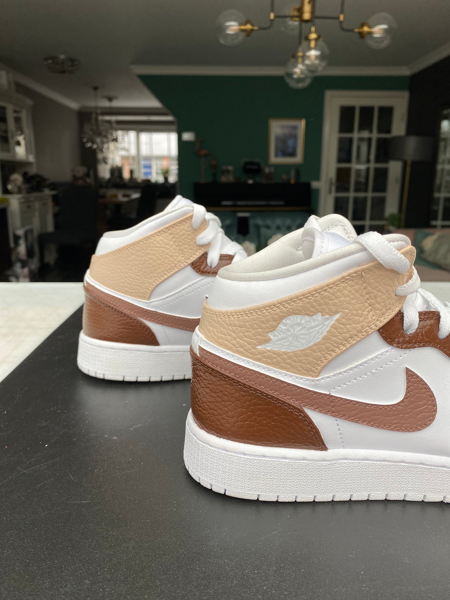 CUSTOM AJ1 BROWN BEIGE COLORWAY.