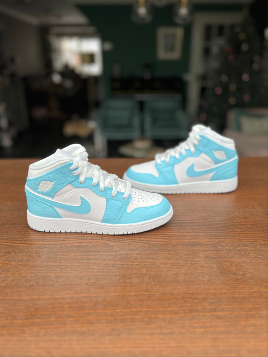 CUSTOM AJ1 BABY BLUE COLORWAY.