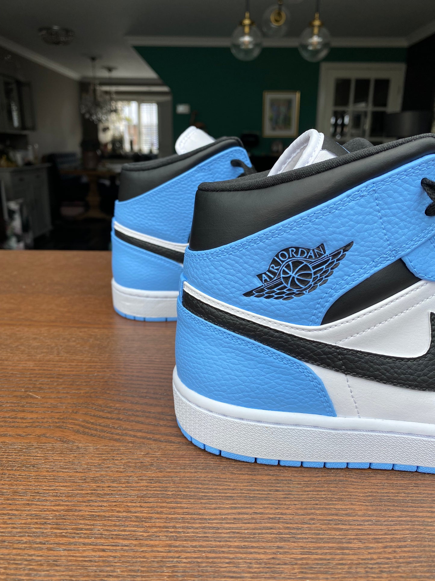 CUSTOM AJ1 UNI BLUE COLORWAY