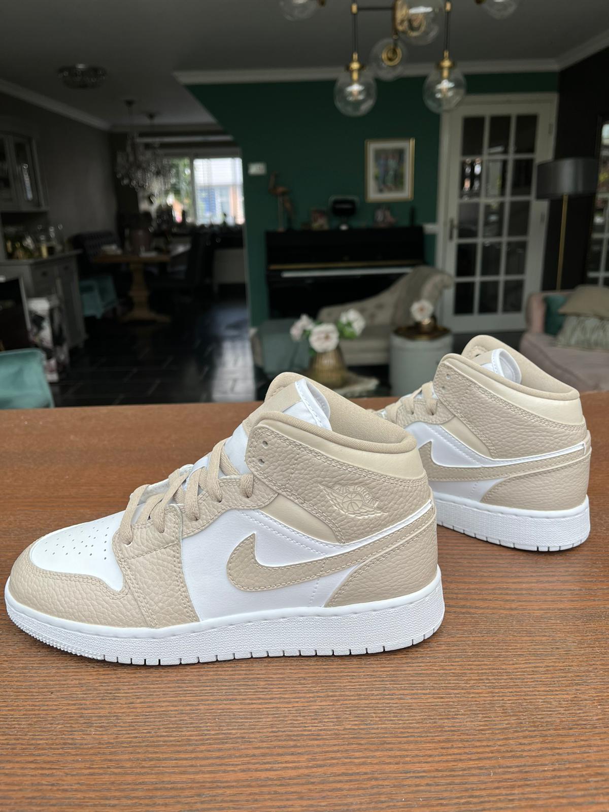 CUSTOM AJ1 TAUPE COLORWAY.